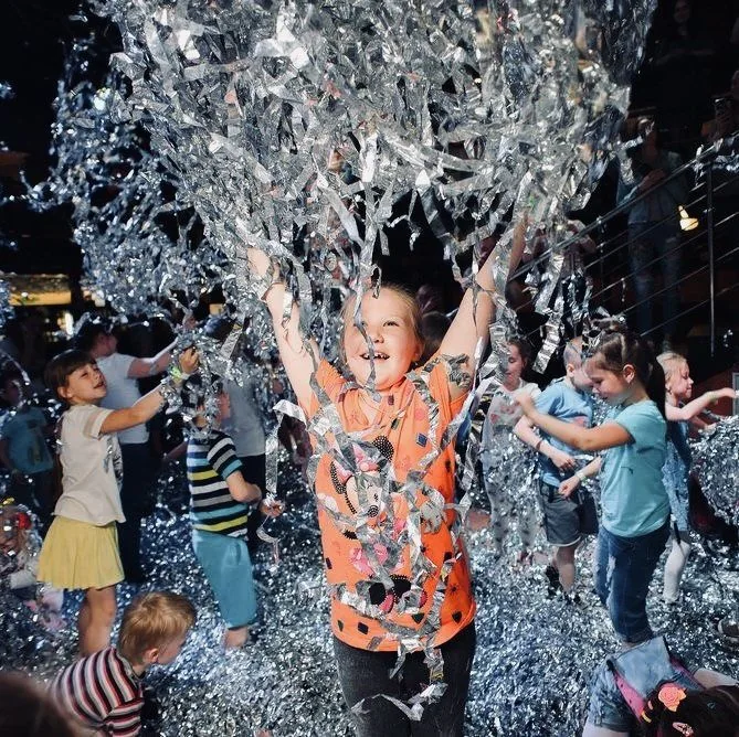 Бумажное шоу и мини-диско